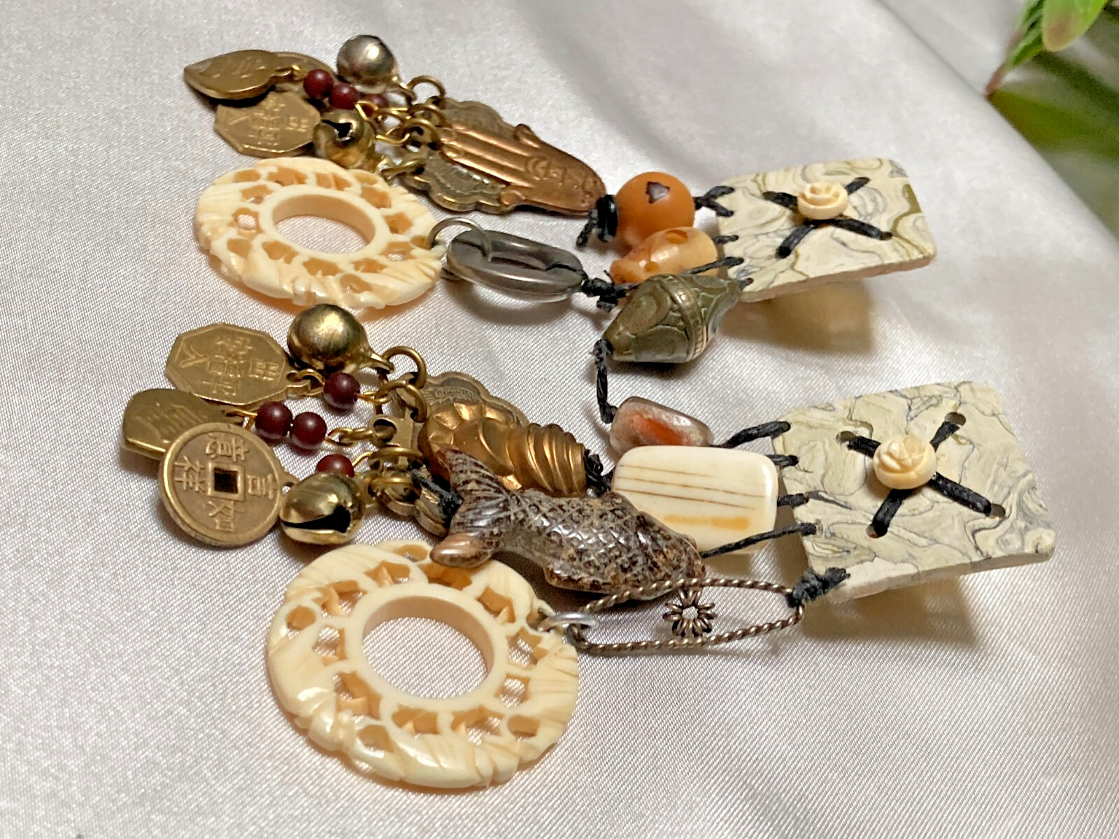 Unique Mismatched Asian-Themed Jingly Bell Charms Fashion Clip Back Earrings Vtg