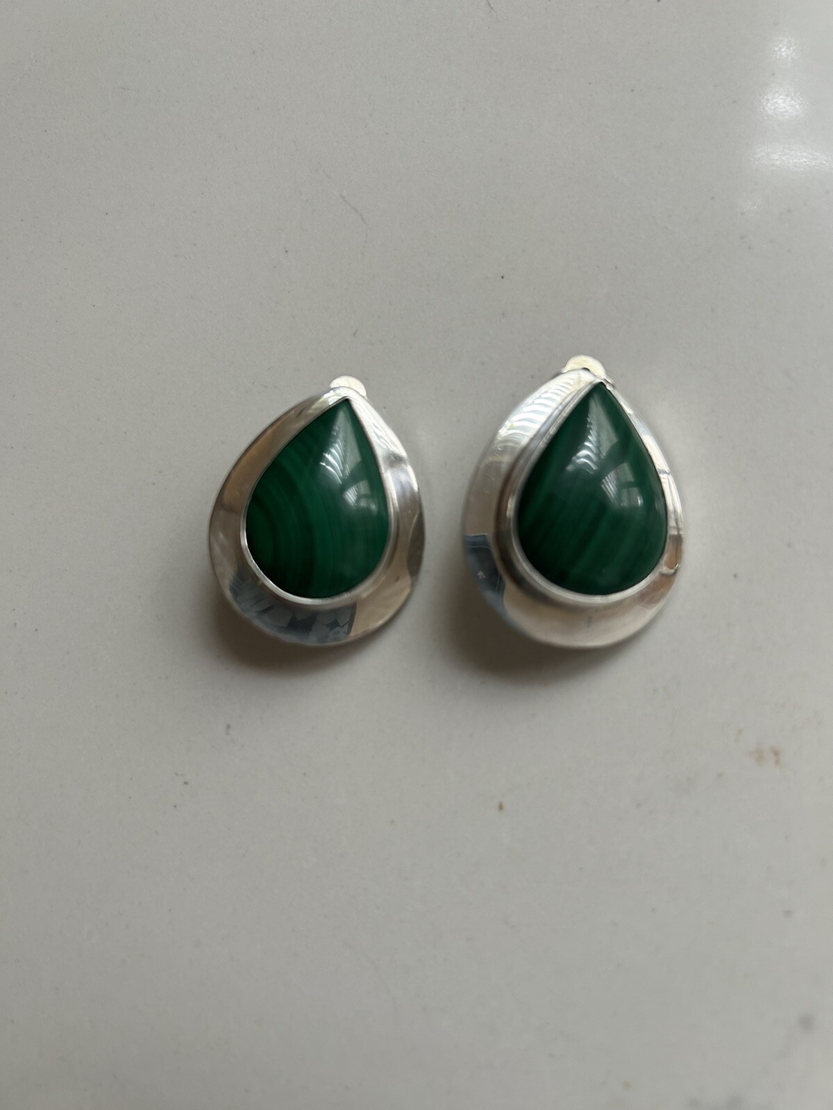 VINTAGE BEN J. CHAVEZ STERLING SILVER 925 MALACHITO CLIP ON EARRINGS