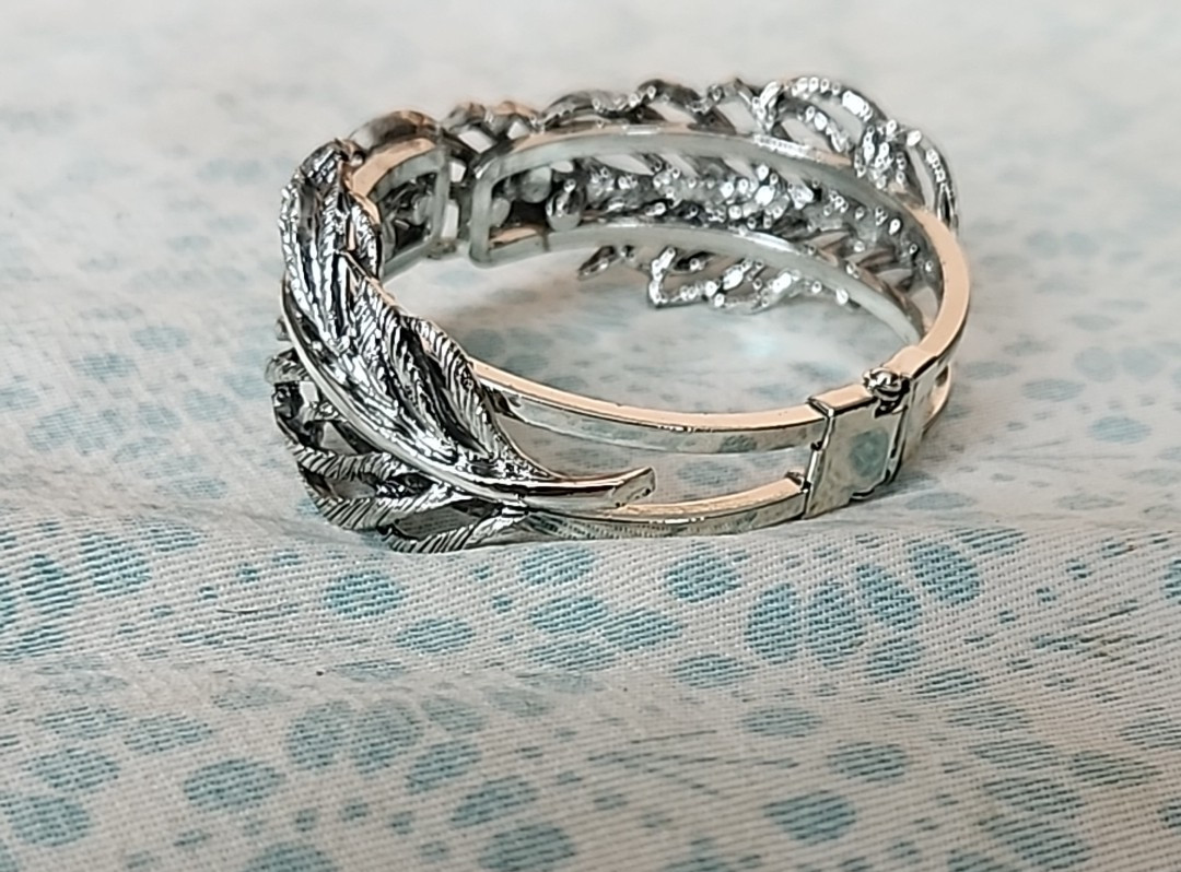 Vintage Silver Toned Hinged Bangle Bracelet Floral/Leaf Motif MCM