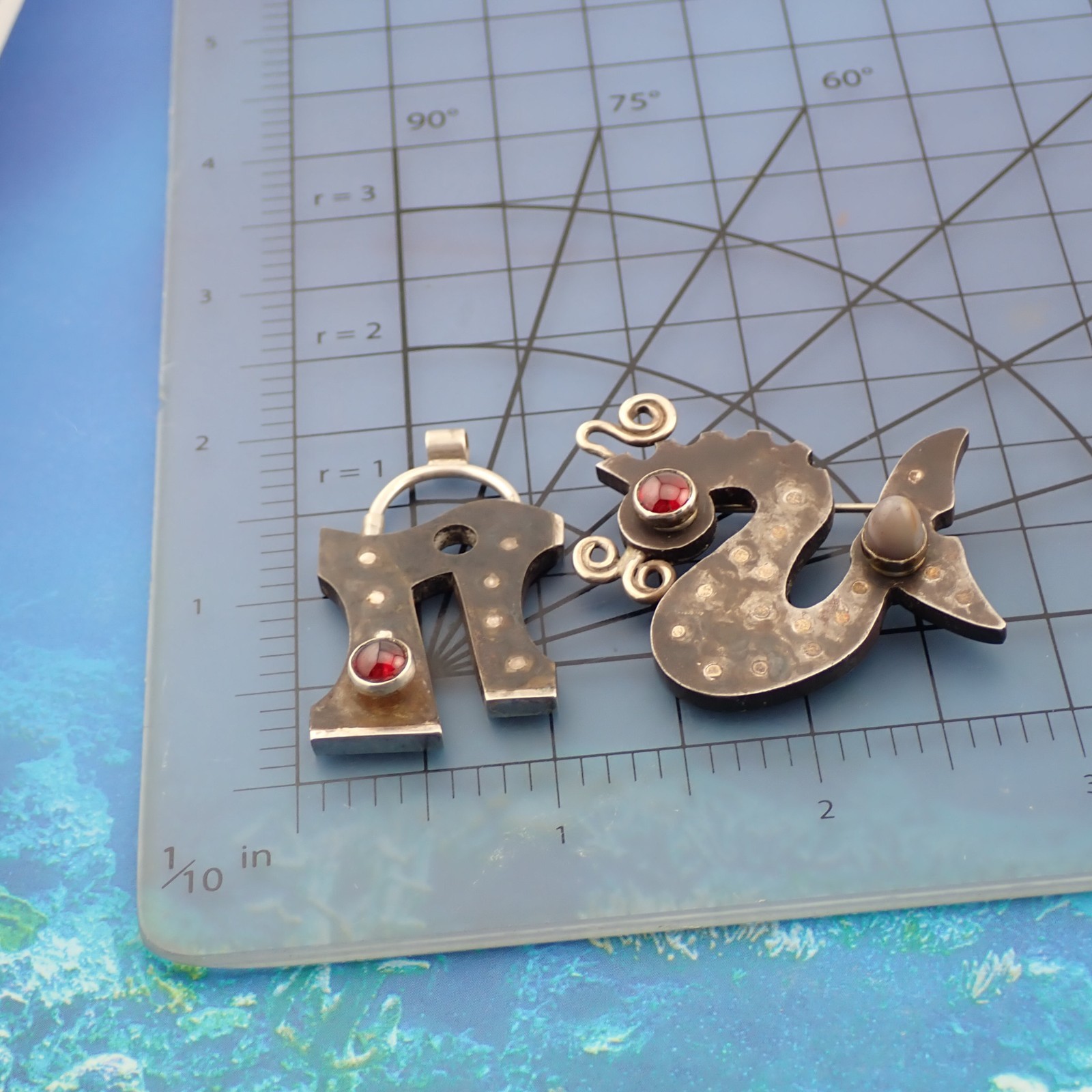 Abstract Brutalist Sterling Mix Metal Garnet Agate Seahorse Pin Pendant Set MR