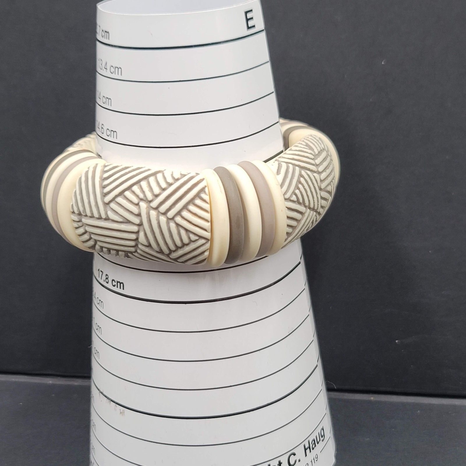 Vintage Avon Sirocco Bracelet Molded Plastic Expansion Stretch Bracelet 6.5″