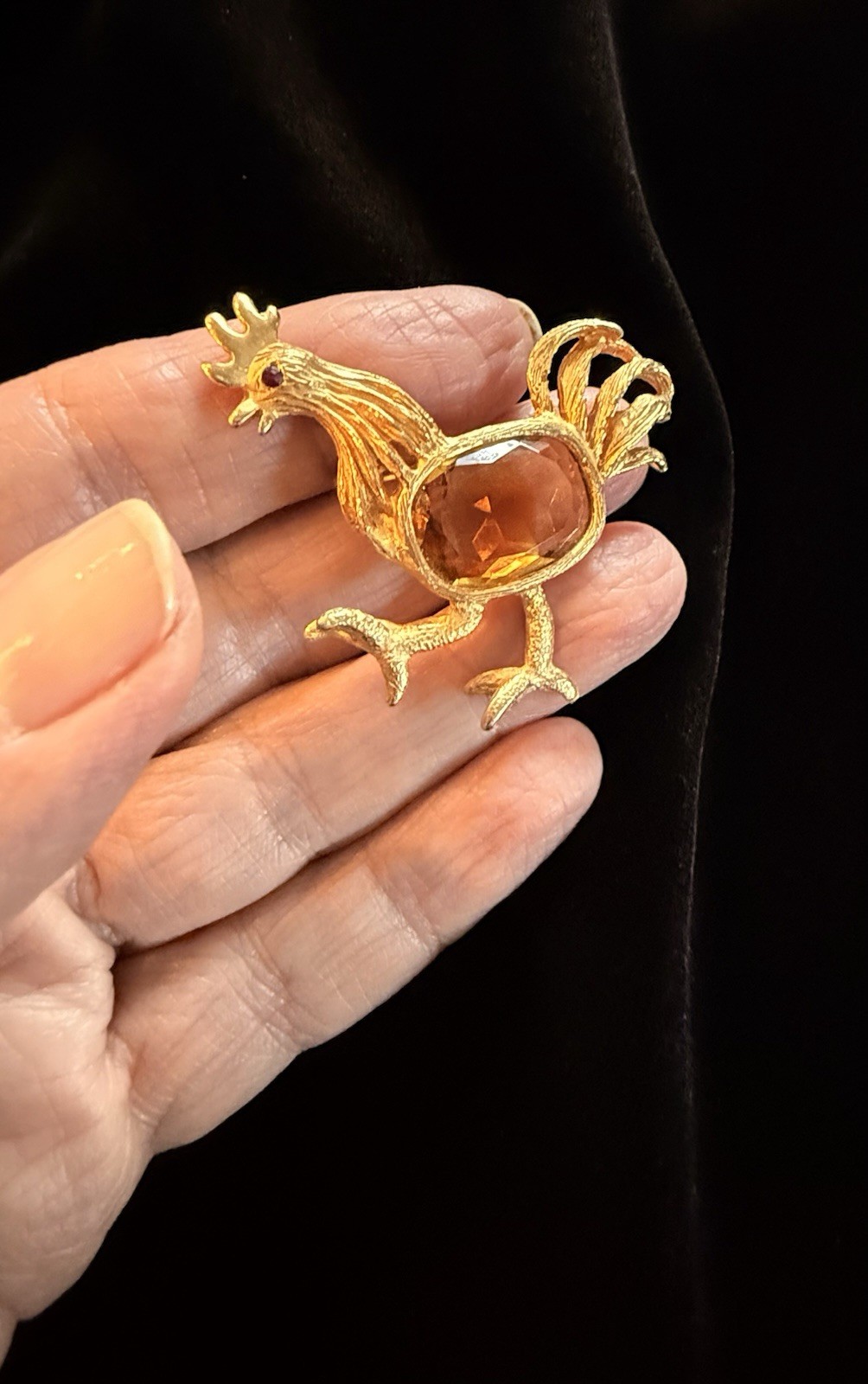 Vintage Faceted Citrine Glass Belly & Red Eye Golden Tone Rooster Brooch Coro?