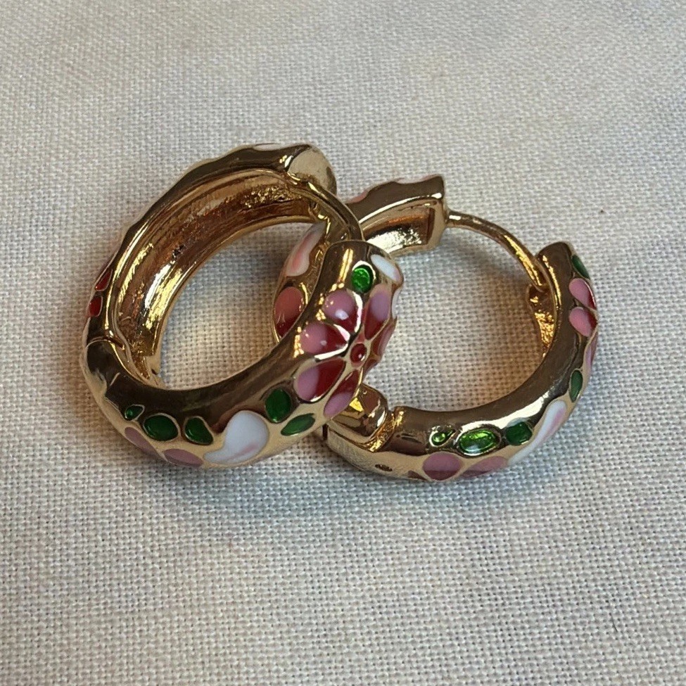 VTG Floral Enameled Metal Hoop Earrings Pink Red Gold Tone