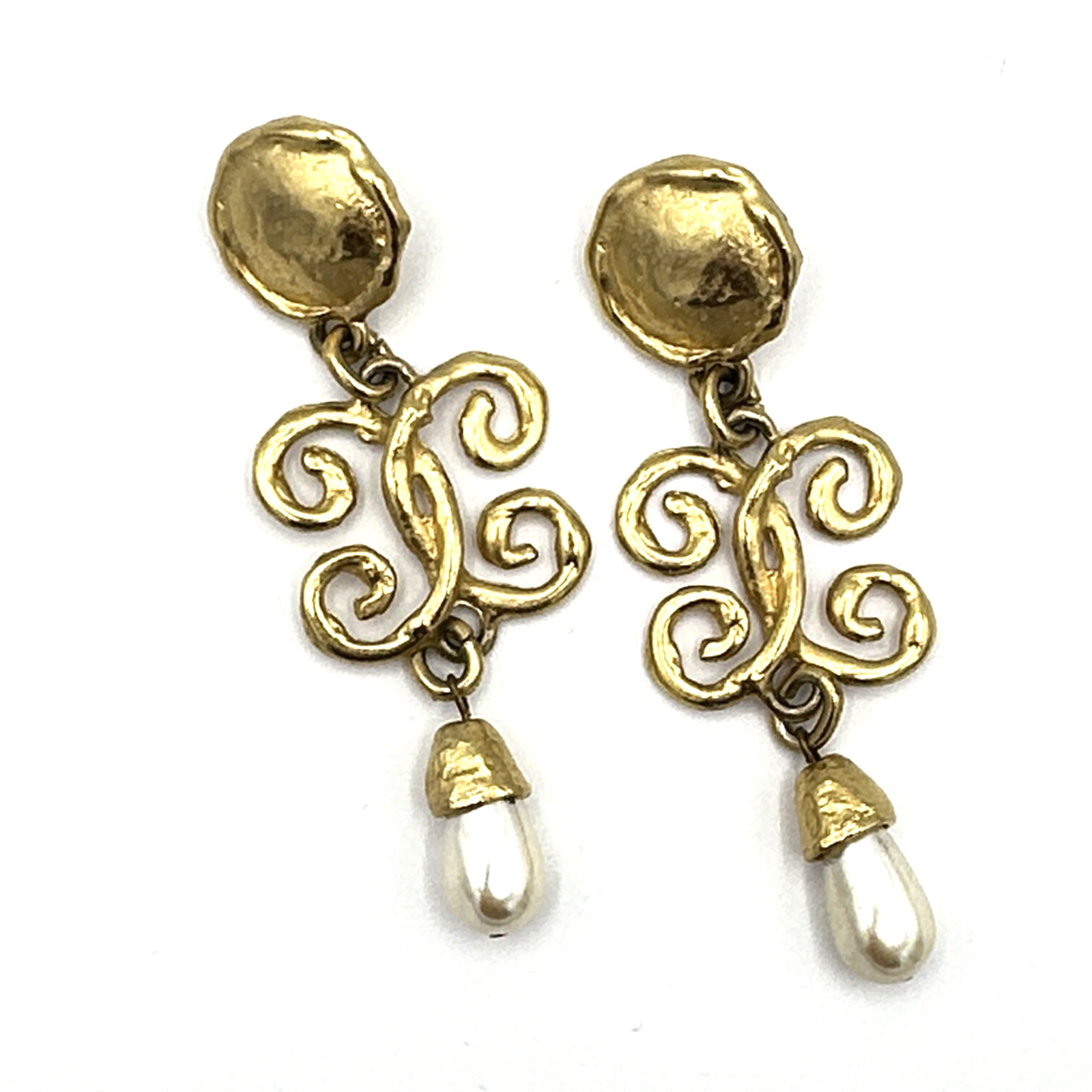 RUNWAY vintage 1980s earrings – matte gold-tone faux pearl 3.25″ long drop