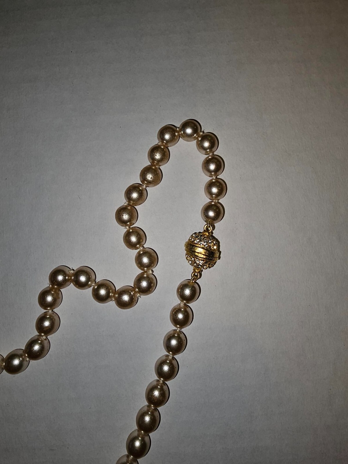 Beautiful vintage beaded statement neclace in white, gold and champagne coloring