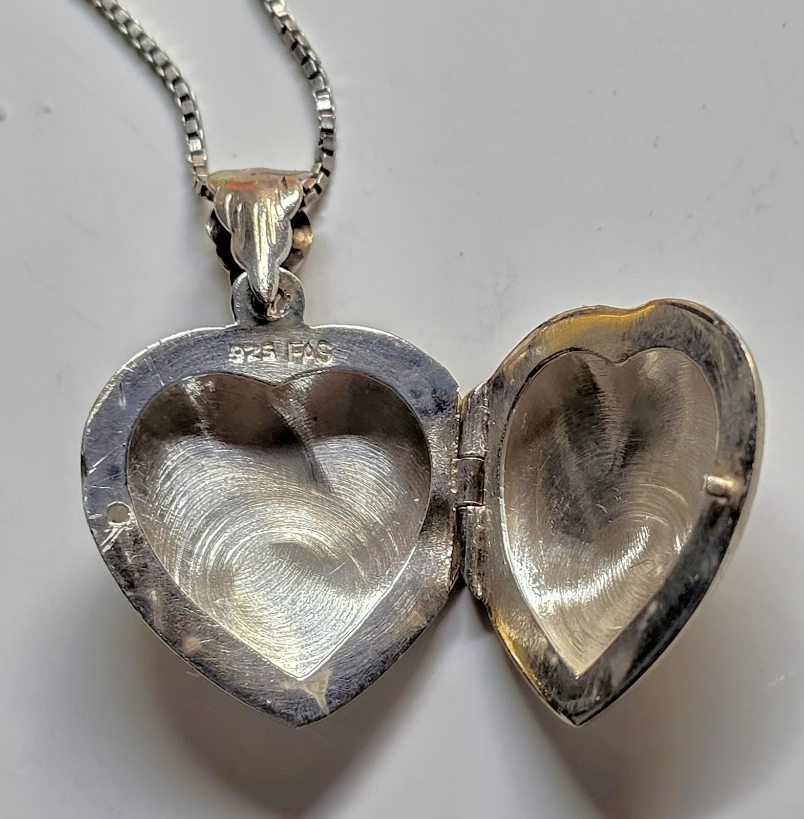 Vintage Sterling Silver 925 Heart Pendant Locket Opens With 18″chain 6.4 Gram’s