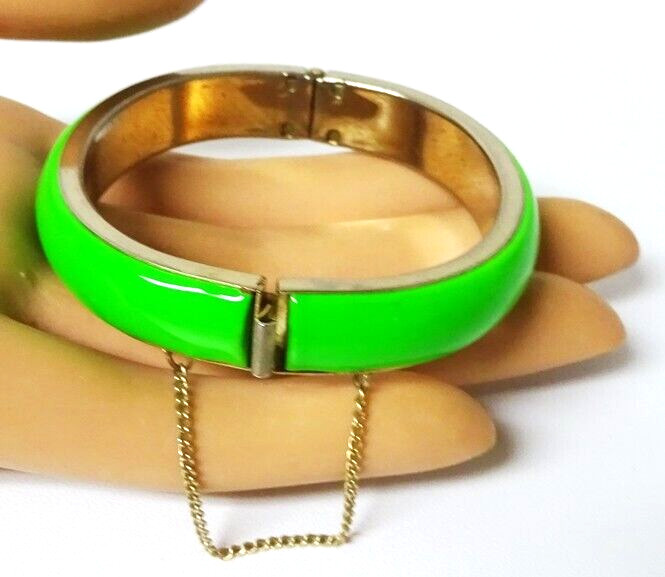 Mod Vintage 1960s Hinged Lime Green Enamel Metal Bangle BRACELET