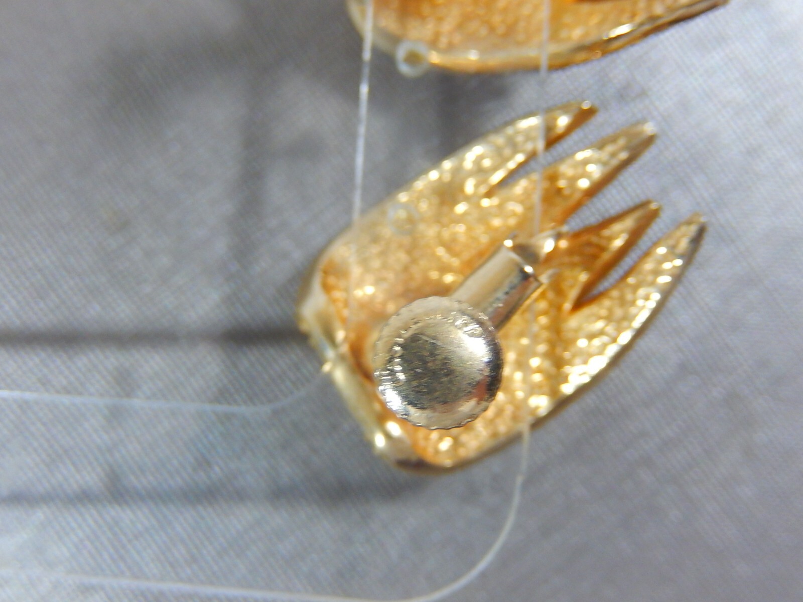 VTG SIGNED CASTECLIFF GOLD TONE GRADUATED RHINESTONE ADJUSTABLE CLIP ON EARRINGS