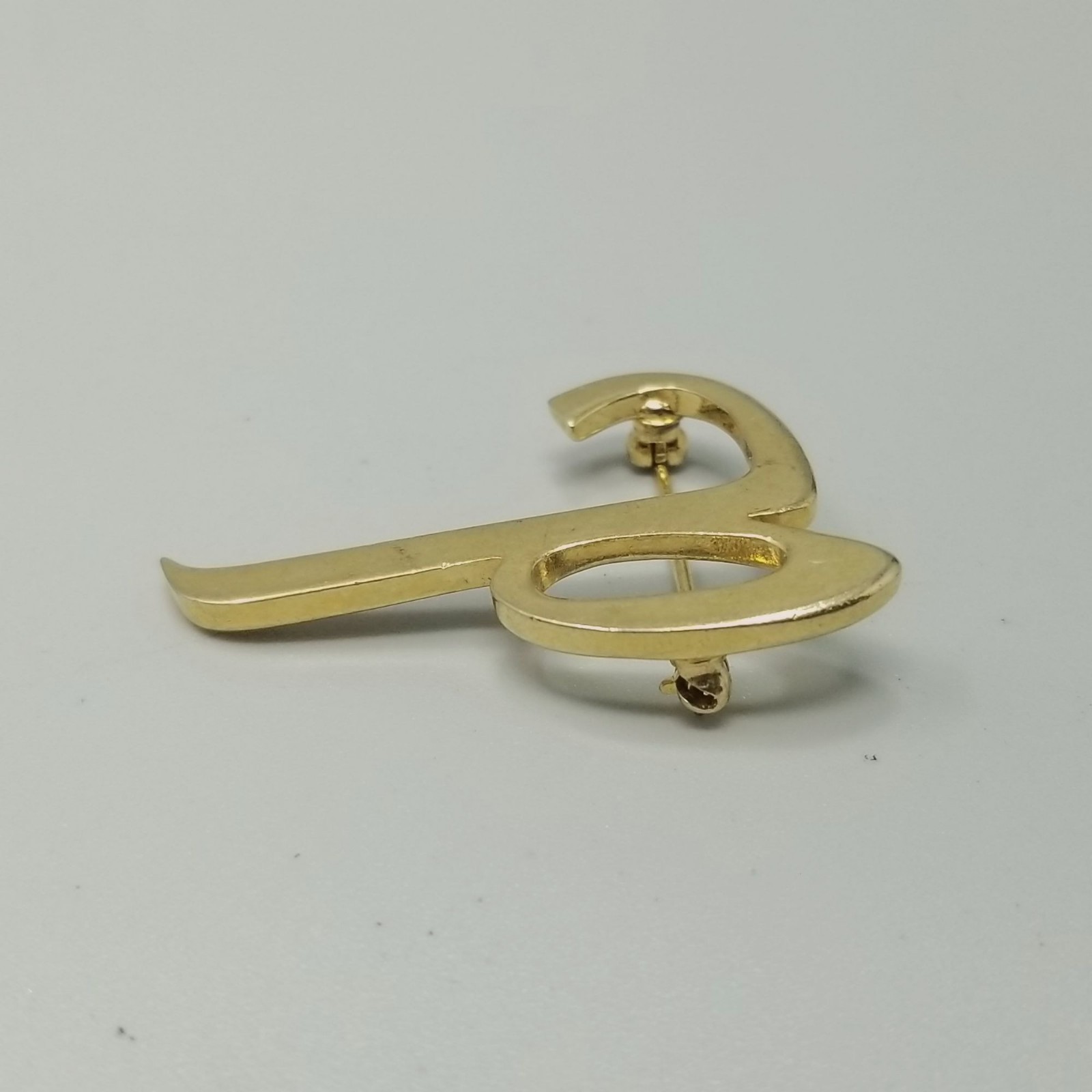 Vintage Letter P or D Monogram Brooch Gold Tone Letter Initial Lapel Pin