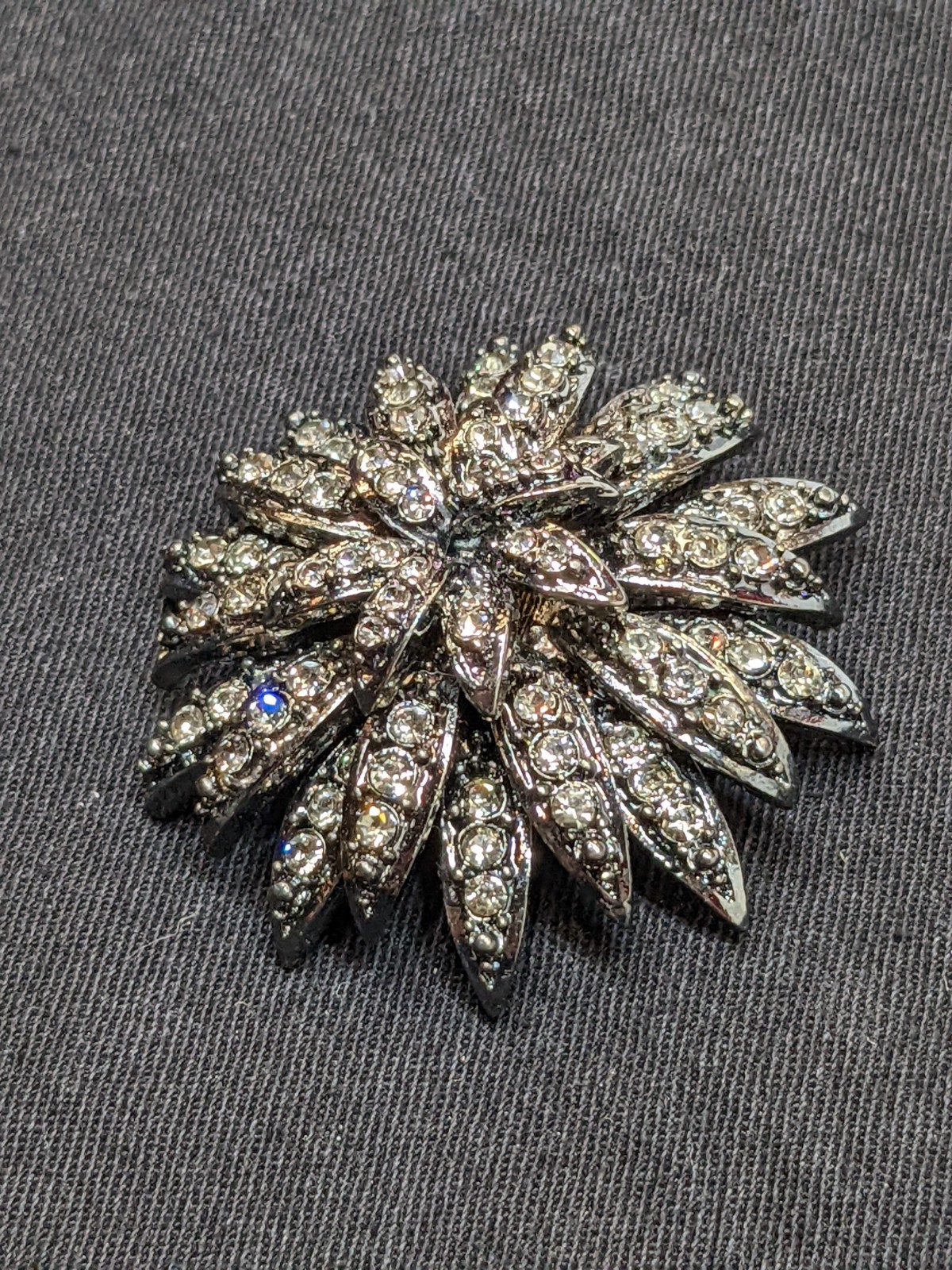 Vtg Gothic Starburst Floral Brooch Pin Rhinestone Silver/Black Tone Statement