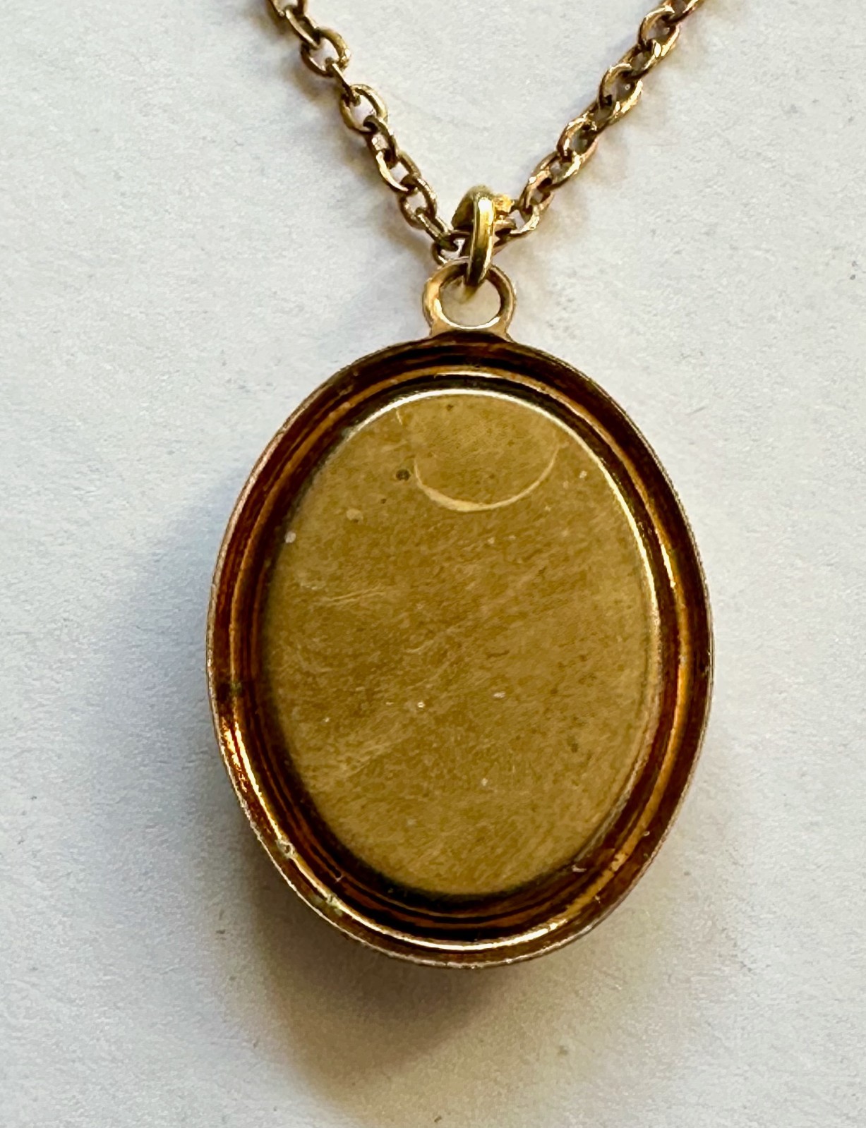 Vintage oval pendant 1″ brass w pink flower necklace 20″ gold plated