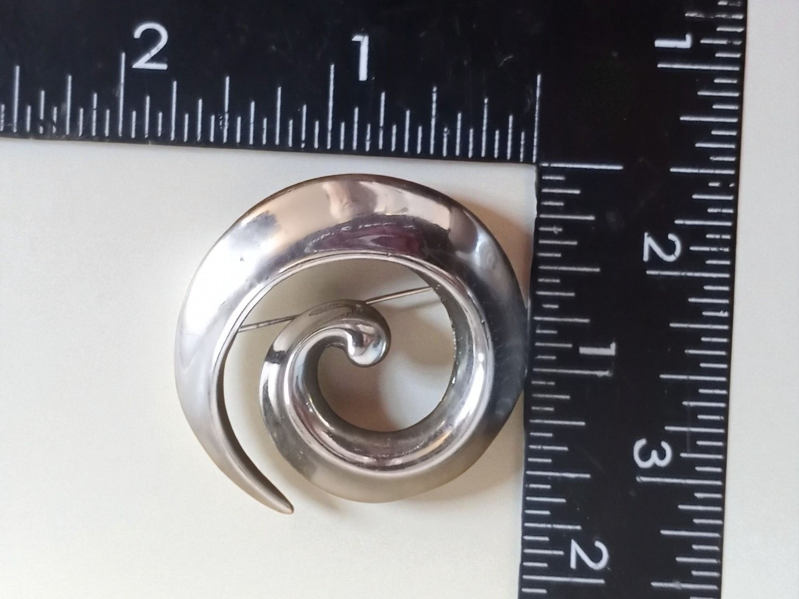 Vintage 1950s-1980s Unmarked Modernist Puffy Swirl Brooch Pin Silver Tone Costum