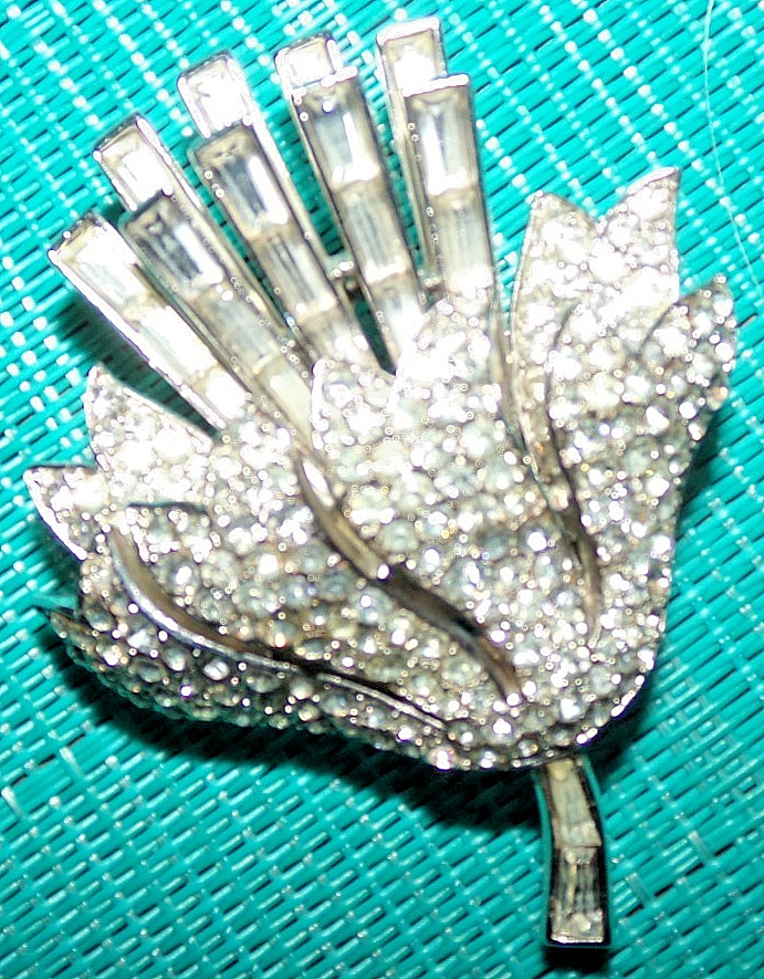 JAW DROPPING rhinestone pin signed Crown Trifari-OMG!!—2 inch