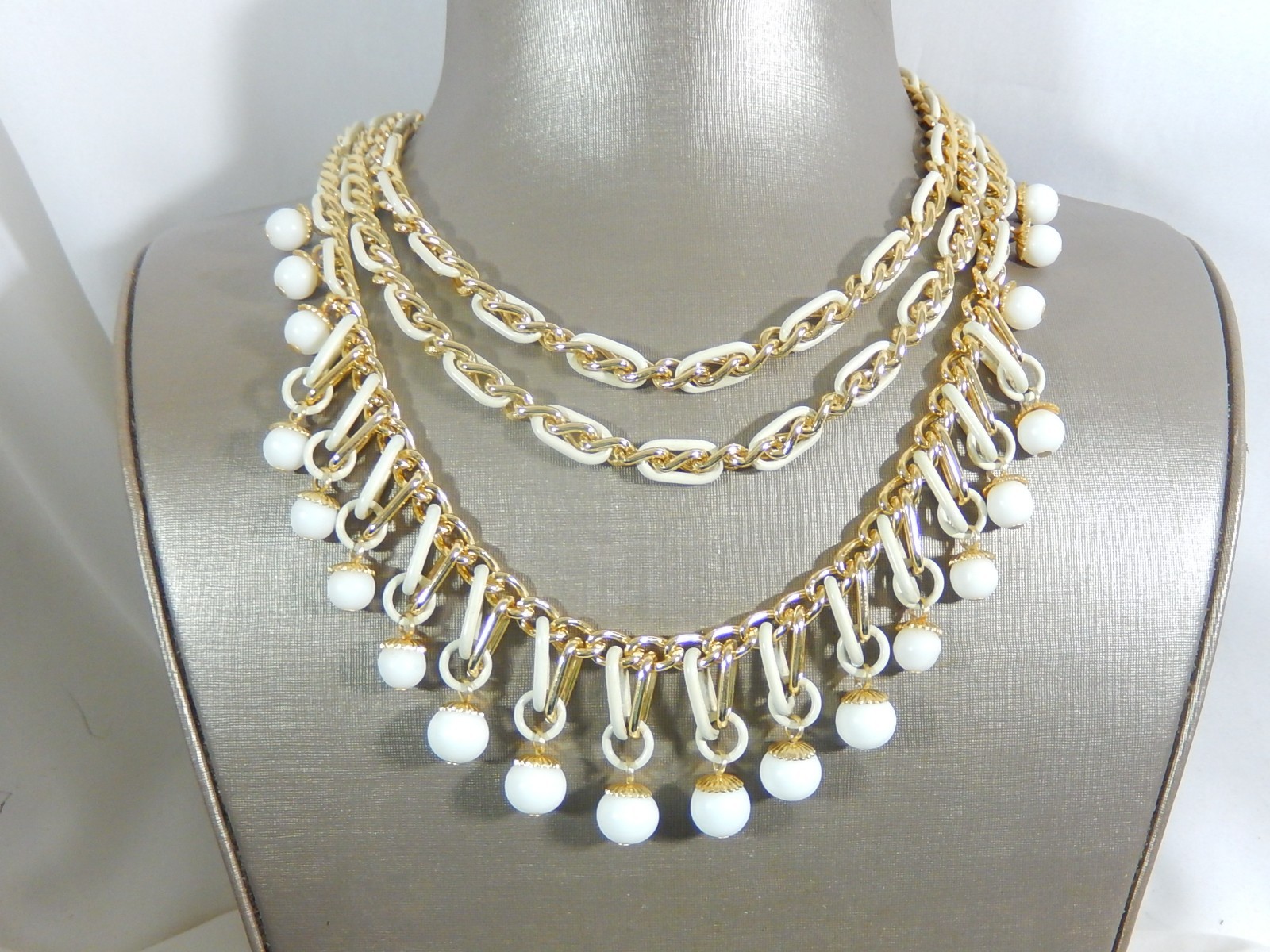 VTG 3 TIER GOLD TONE ENAMEL LUCITE CHACHA BEAD 15″ – 17″ BIB NECKLACE