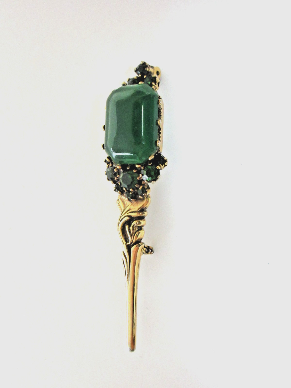 AUSTRIAN GOLDTONE RHINESTONE GREEN EMERALD CUT CABOCHON SCEPTER STYLE PIN BROOCH