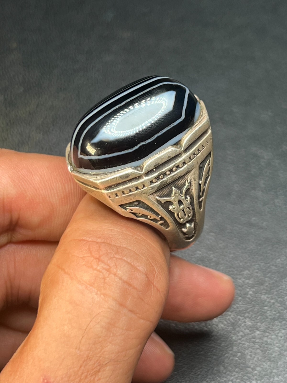 Old Natural Handmade Black & White Agate Silver Ring, Weight 24.54 gr