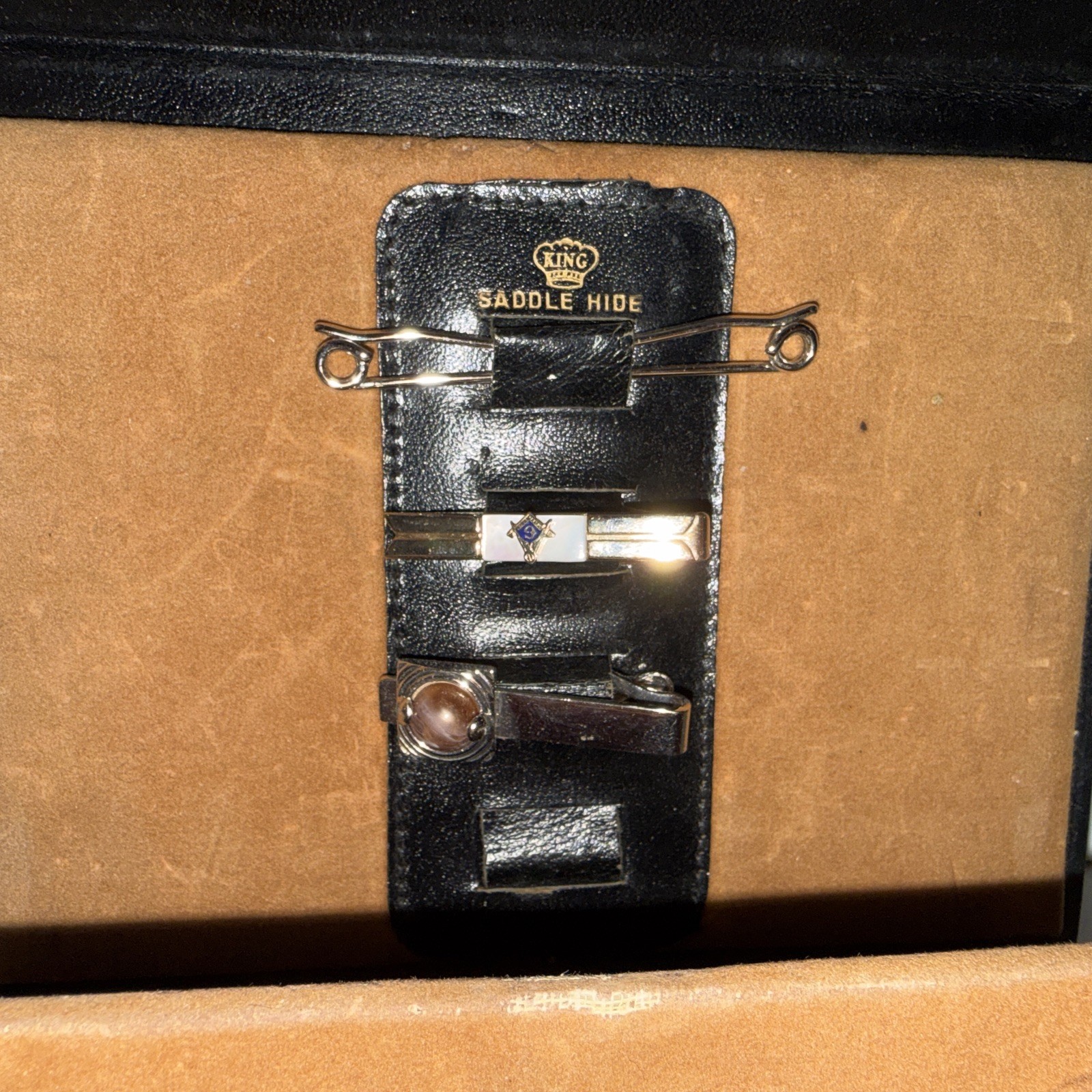 Vintage Men’s Cufflinks, Tie Bars, Money Clips & Storage Case