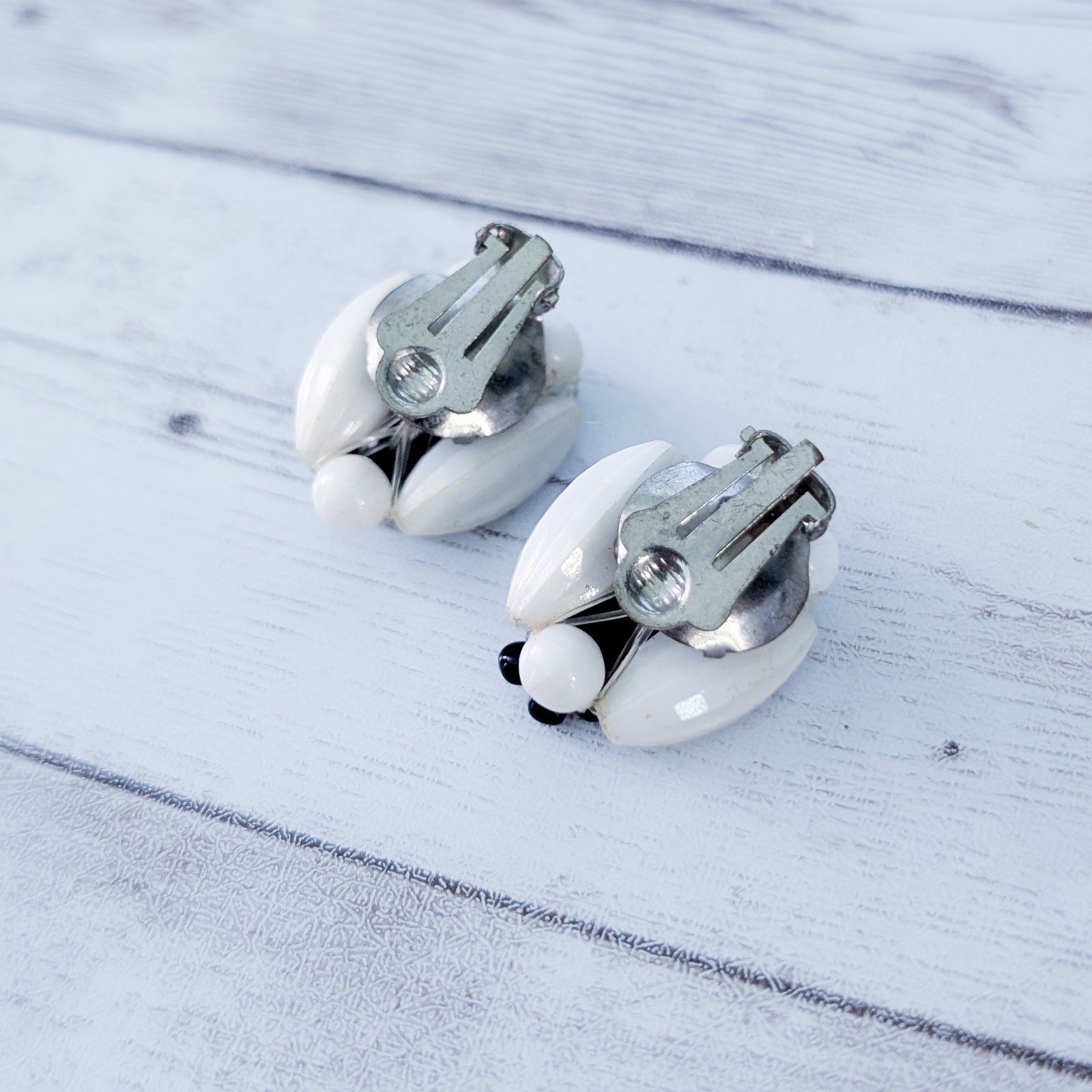 Vintage Clip On Earrings Off White & Black 1″ Retro