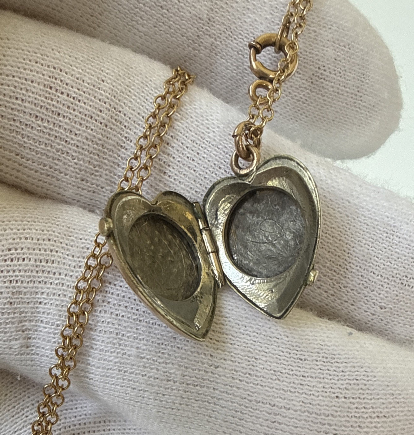Victorian Small Gold Filled Puffy Heart Photo Locket 18” Chain Pendent Necklace