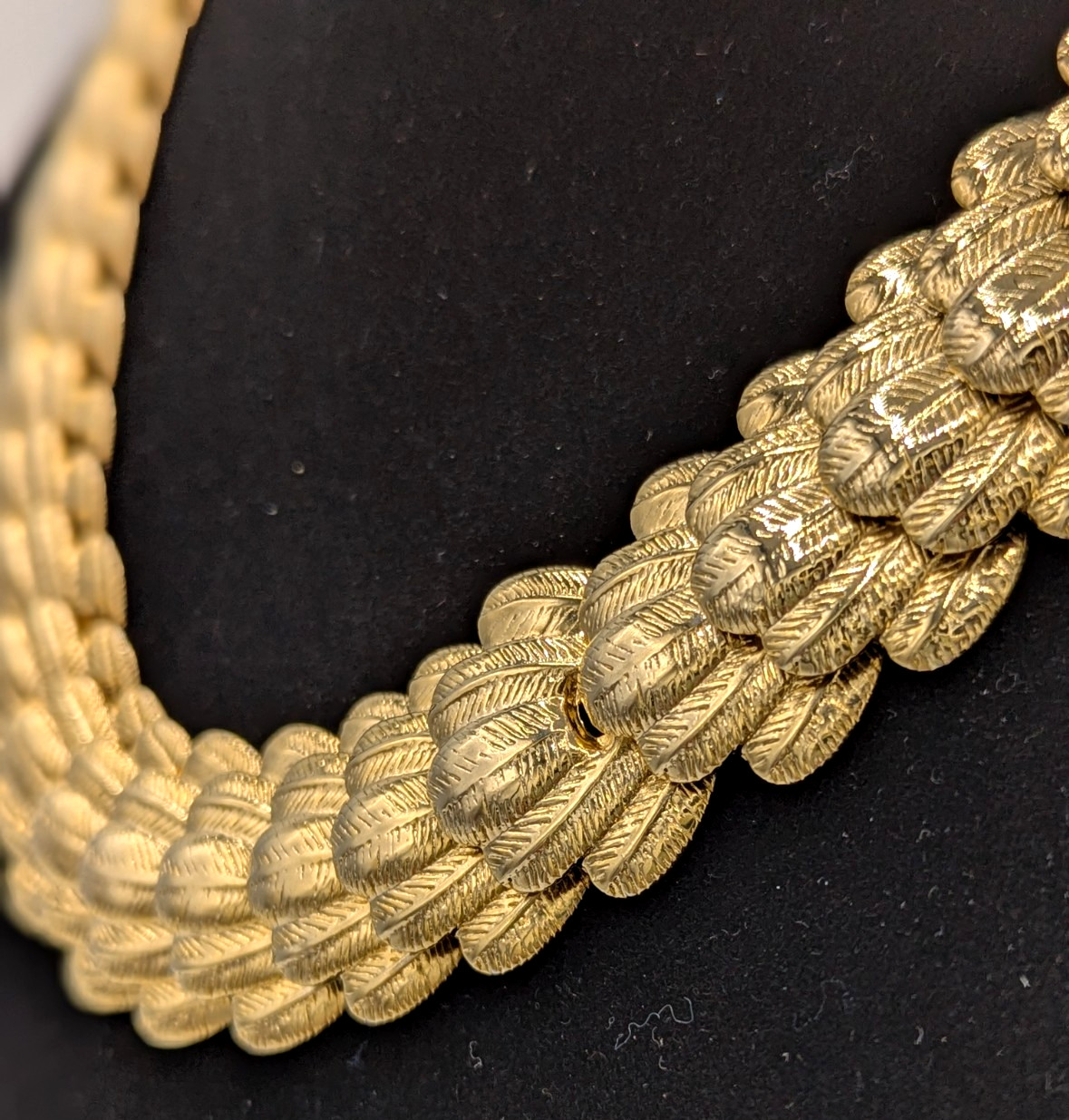 Gold Tone Collar Necklace Articulated Ladder Link Textured Shells Dragon Scales