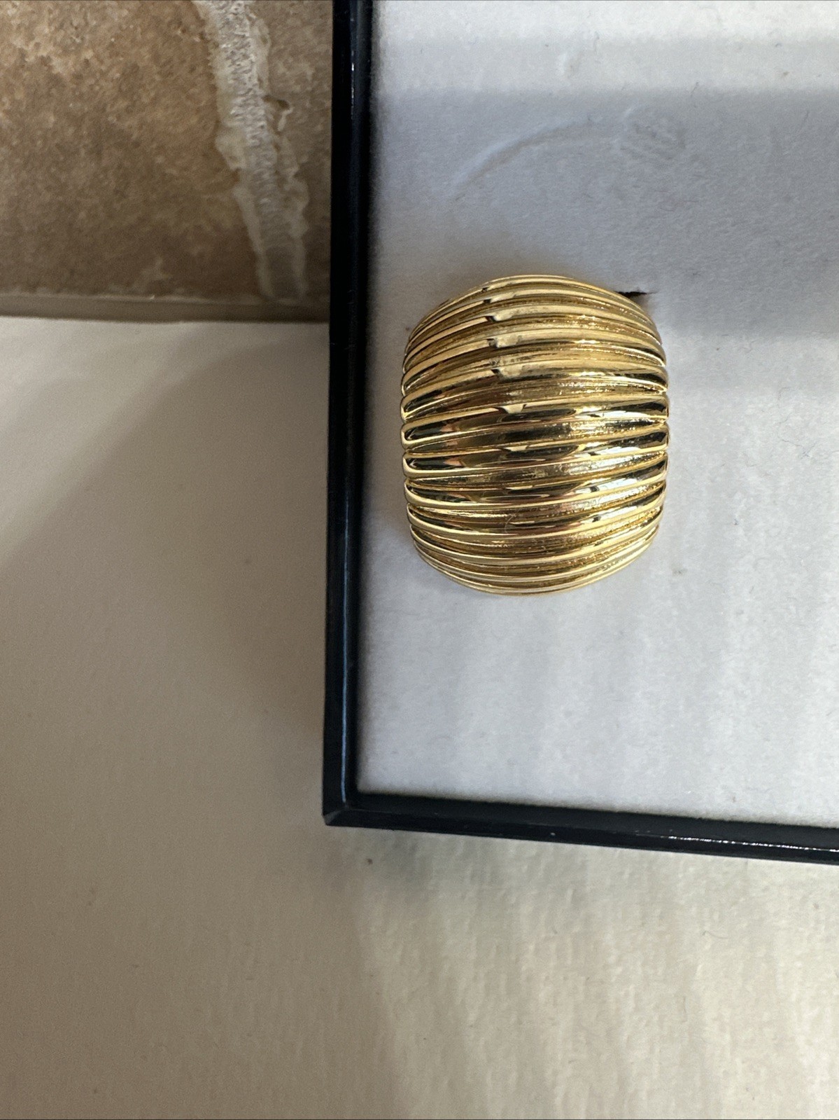 NIB VINTAGE 1980’S BIJOUX GIVENCHY SIGNED RIBBED DOME CLIP ON EARRINGS DESIGNER