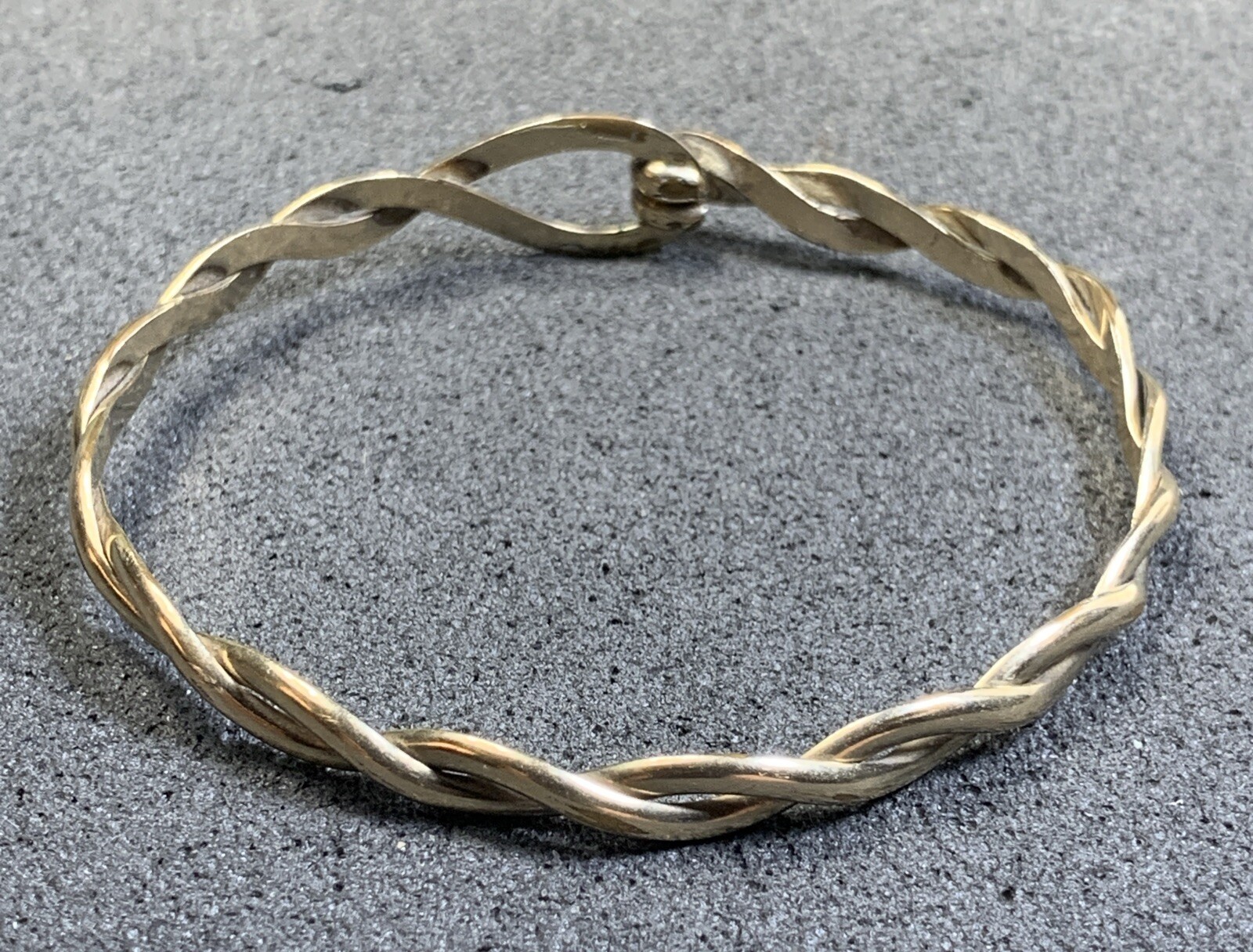 Gold Tone Metal Wirework Hook Clasp Bracelet, 6 1/2” Wrist, Vintage! Artisan!