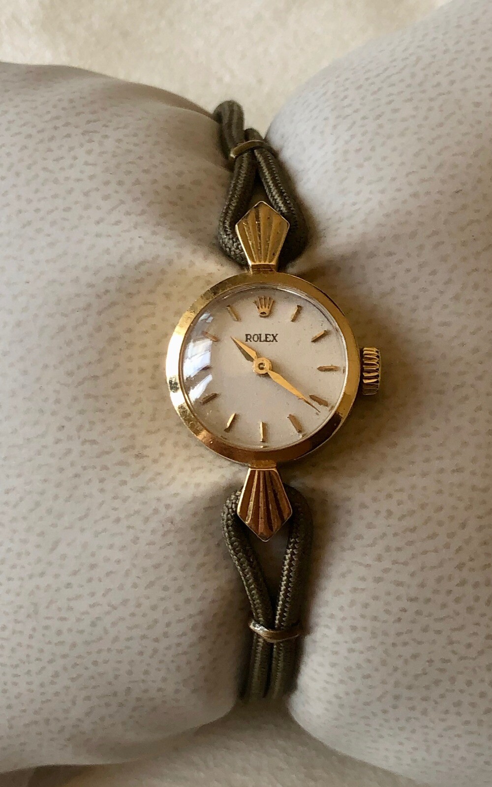 Ladies Rolex Vintage 9060 18k Yellow Gold Hand Wind Watch