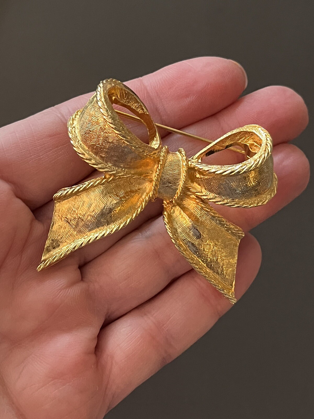 Signed Gay Boyer Bow Gold Tone 3-D Brooch Pin Costume Jewelry Grandmacore