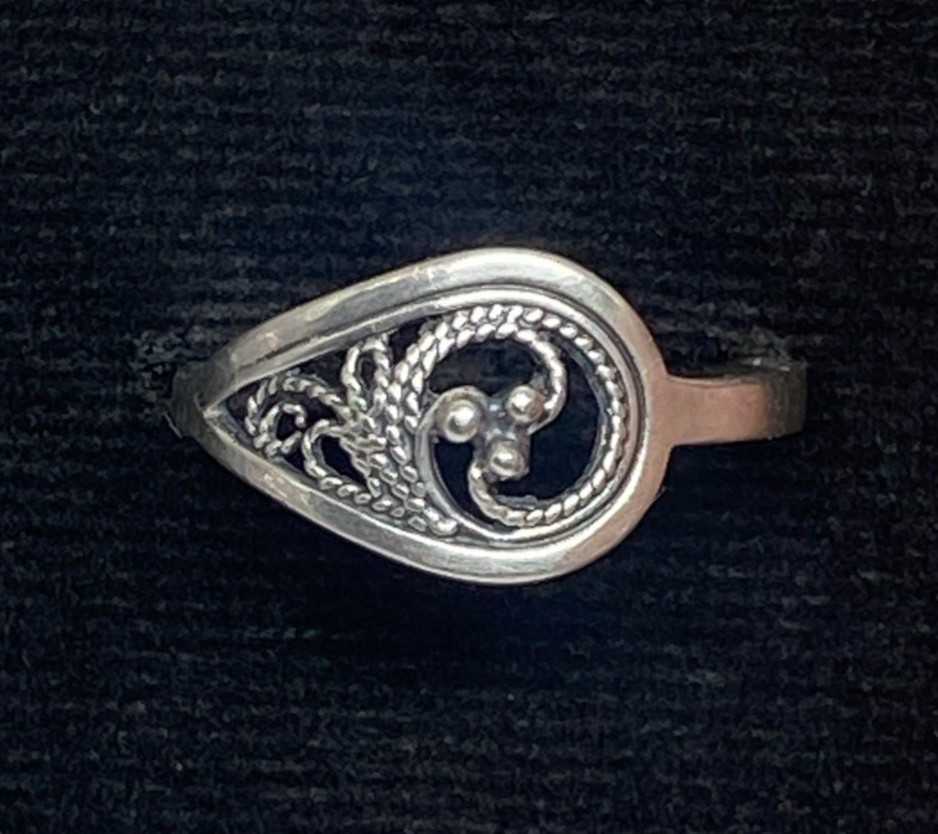 Vintage rings made of 925 silver, Size 7.5 . Weight 1.53 g.Jewelry from Ukraine