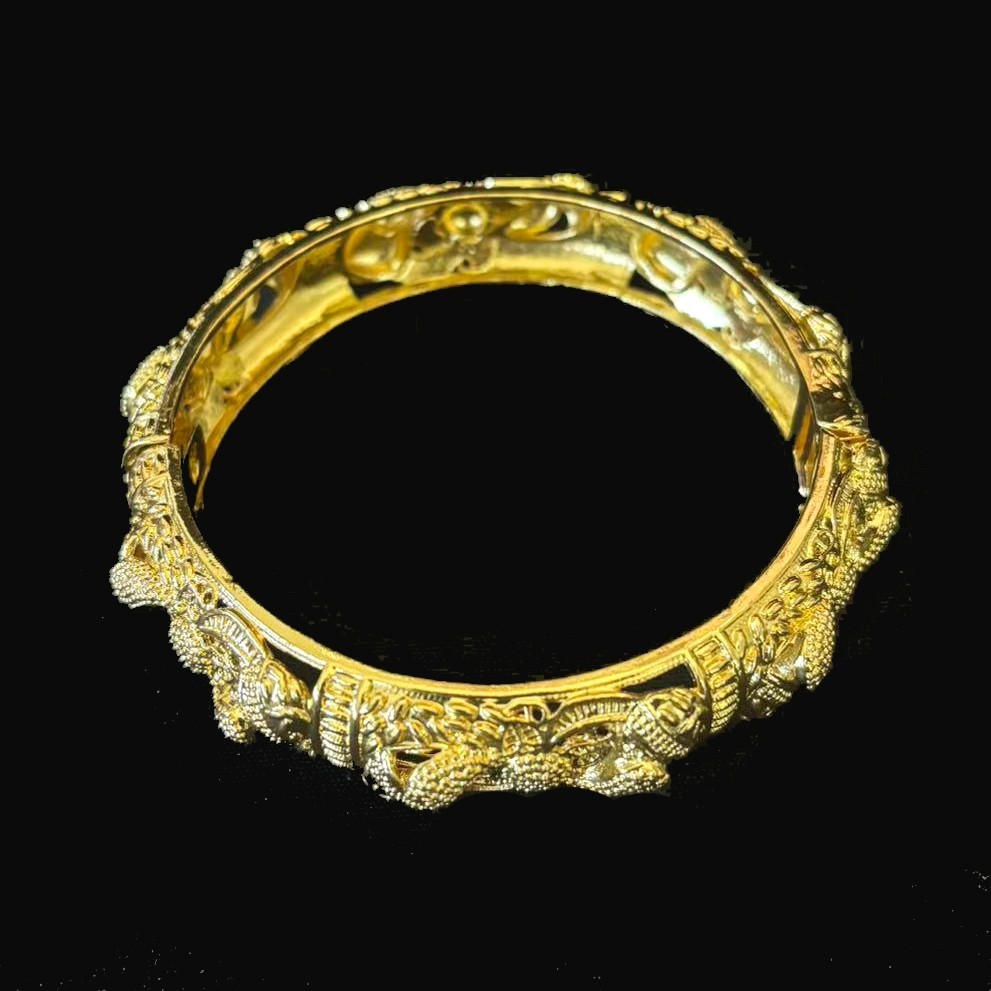 VTG Relief Floral Bangle Bracelet Openable Gold-plated (NOT SURE), 7.4 inch