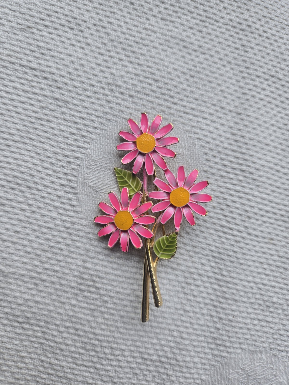 Retro Capri Pink Daisy Brooch Pin