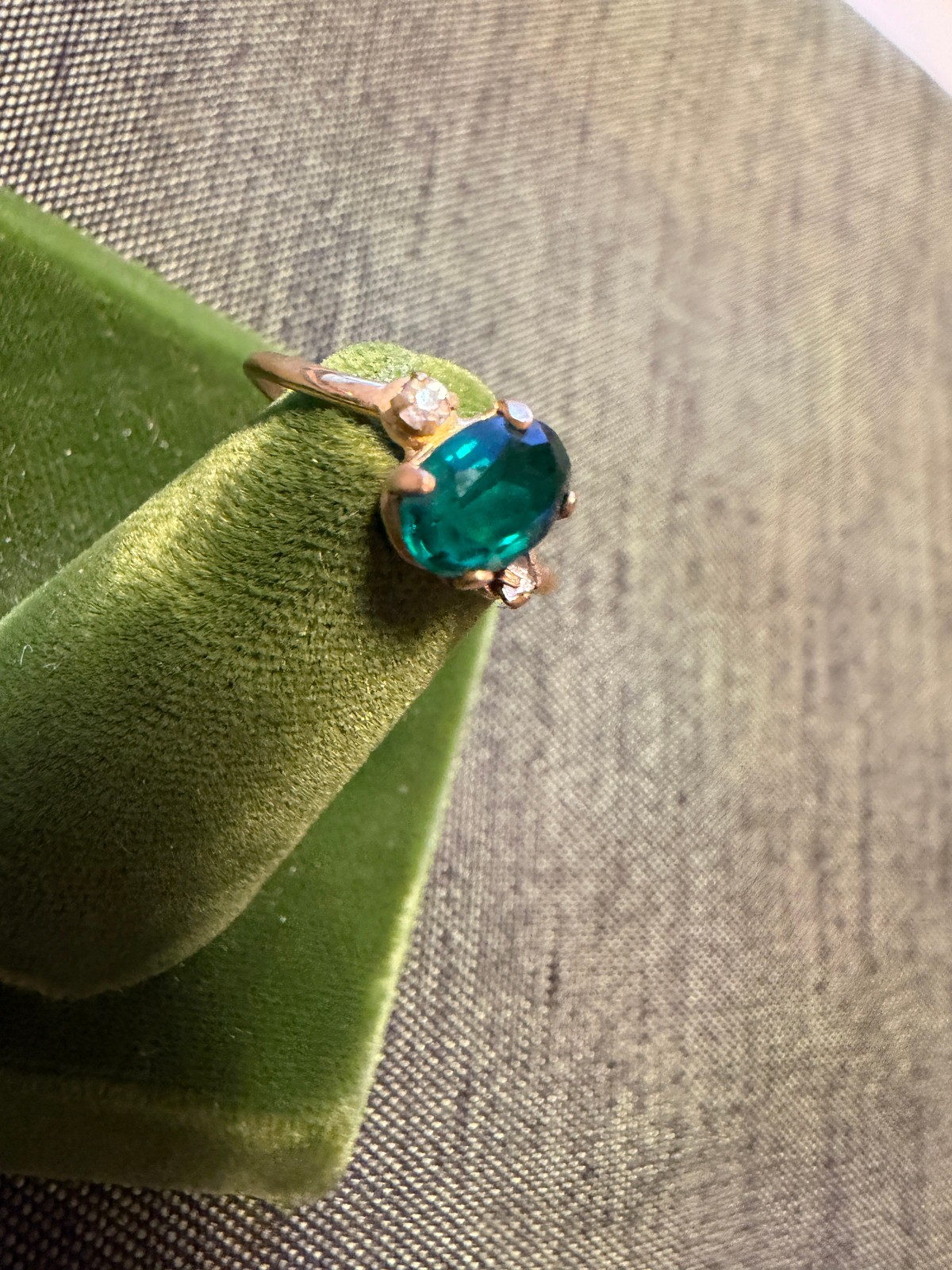 Vintage Sim. Emerald Stamped 10k SOLID Gold Ring Sz 4 May Birth Stone 0.97g