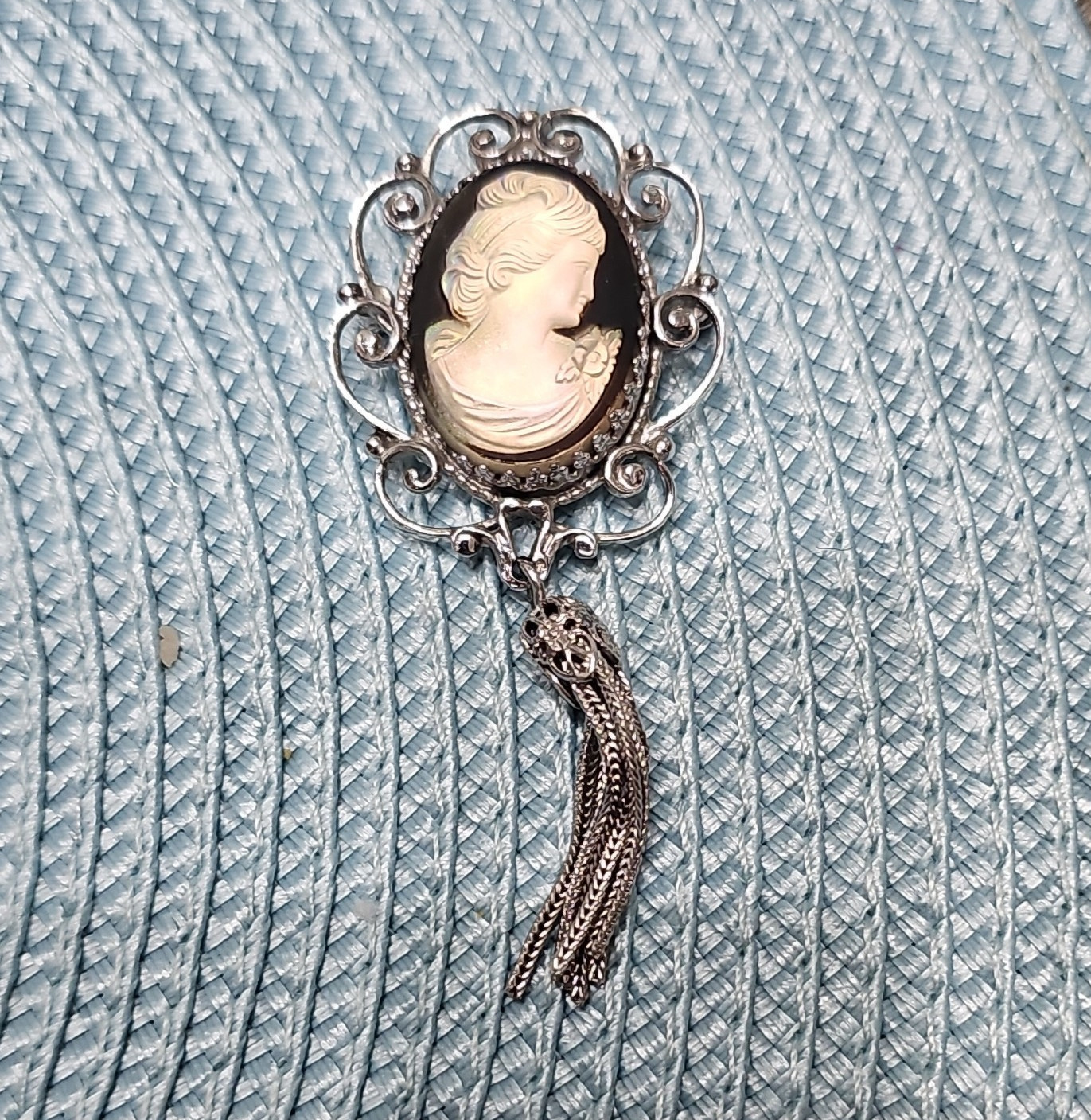 Oval Cameo Portrait Brooch Pin Silver Tone Filigree Frame Dangle Tassel