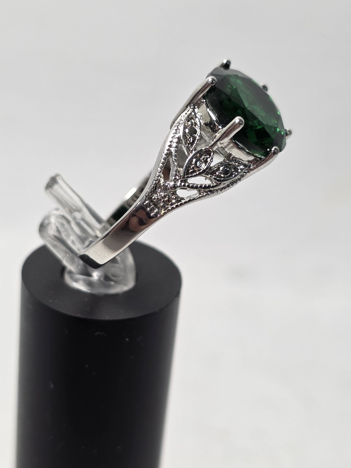 Vintage Silver Tone Filigree Ring Sz 9.5 Emerald Green Faceted Crystal Solitaire