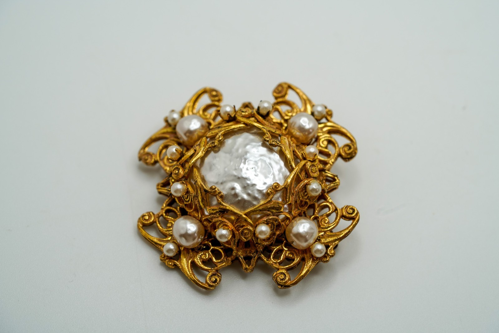 Vintage Miriam Haskell Faux Pearl Gold Tone Large Brooch 4.7cm JB45