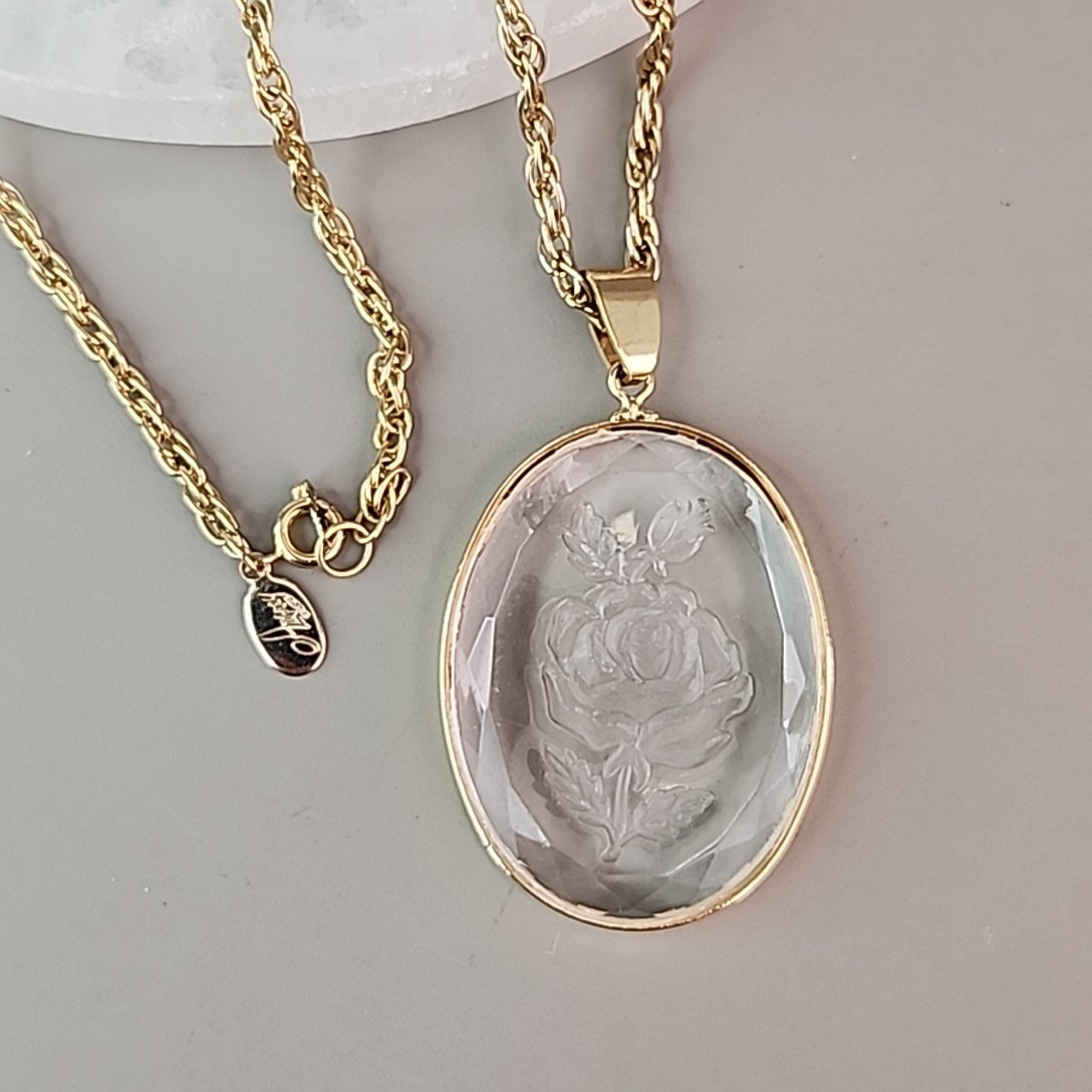 Vintage Intaglio Necklace Clear Lucite Flower Gold Tone Aubrey Creations 24″