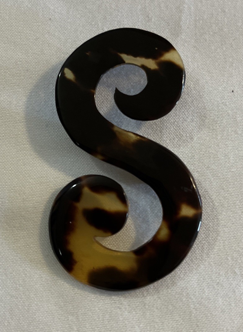Vintage 1930s 1950s Celluloid Plastic Faux Tortoise She’ll Initial S Brooch Art