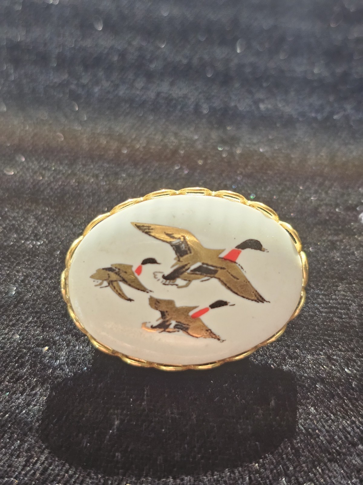 Vintage Brooch/Pin Ducks Flying Glass Oval Gold Tone Frame Gold Red Black