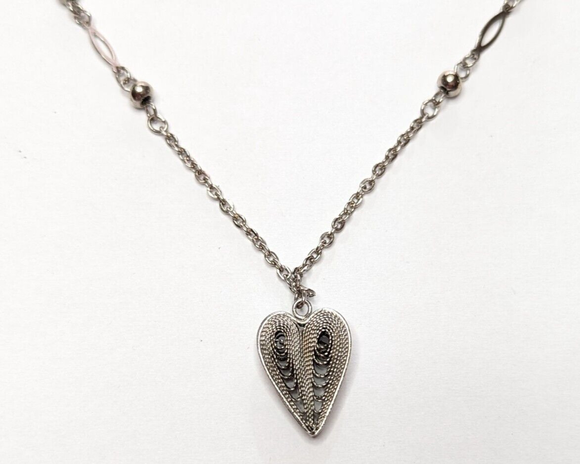 Vintage Silver Tone Openwork Filigree Heart Pendant Station Necklace 17″ Long