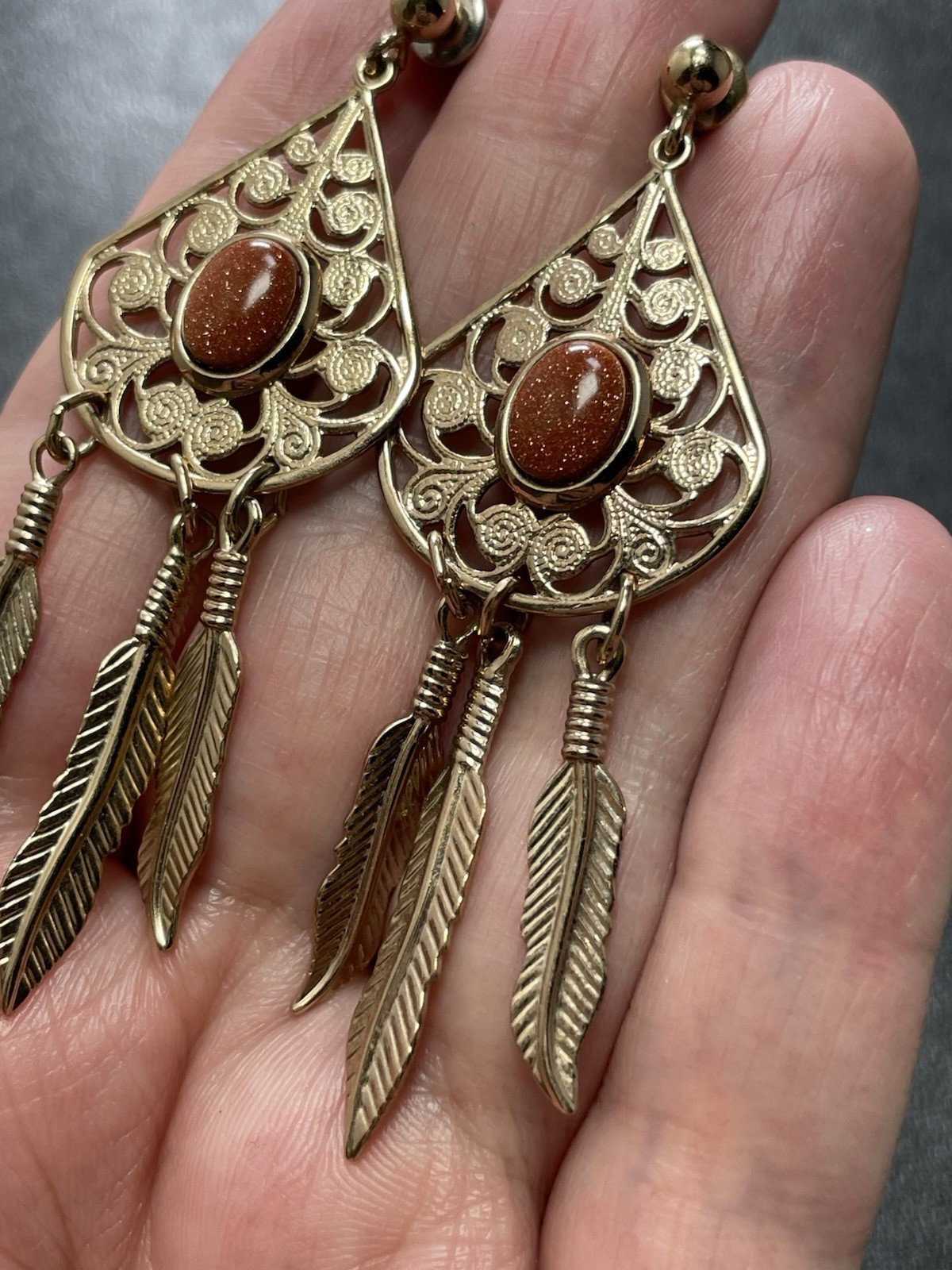 Vintage 2.5” Goldstone Dangle Leaf Feather Gold Tone Dangle Earrings