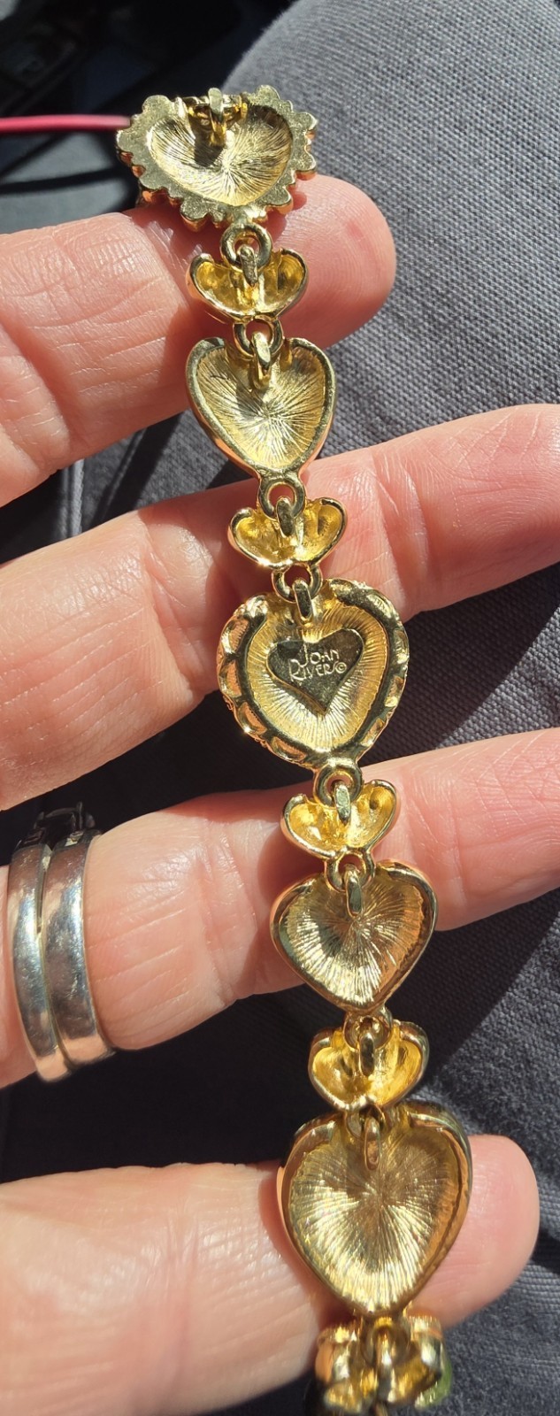 Vtg “Joan Rivers” Hearts Flowers faux pearl Bracelet Enamel Heart Charm Signed
