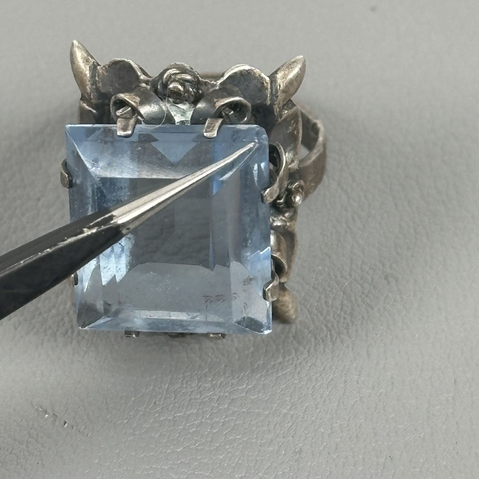 1940-70s Taxco Mexico Floral Sterling Silver Blue Crystal Glass Adjustable Ring