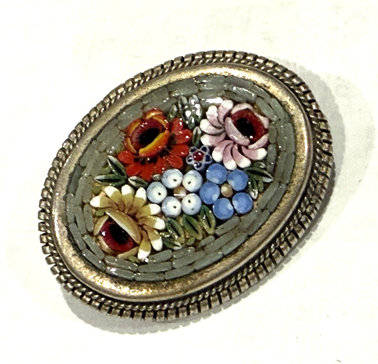 ITALIAN INLAID MICRO MOSAIC TESSERAE GLASS FLORAL BOUQUET ANTIQUE 1″ BROOCH PIN
