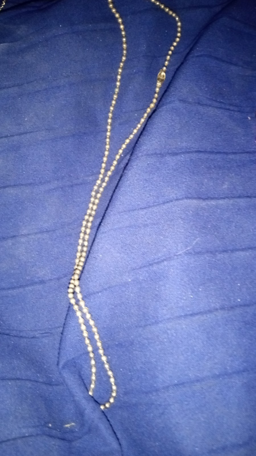 Various necklaces and a pendant. Only sure about 1 being real gold