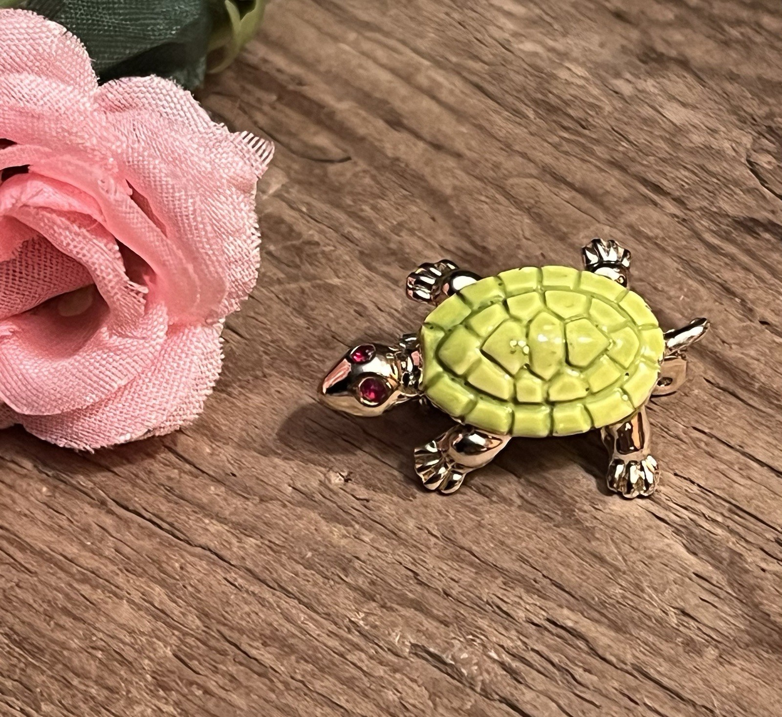 Shiny Gold Tone Sea Turtle Brooch Blue Green Enamel Shell Red Eyes