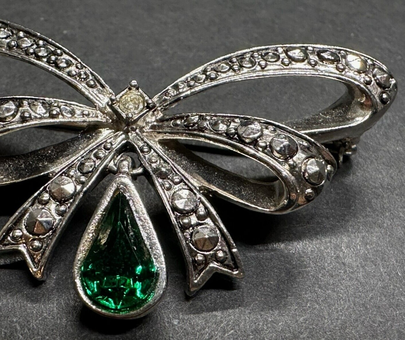 Avon Vintage Bow Brooch May Emerald-Green Birthstone Faux Marcasite Rhinestone