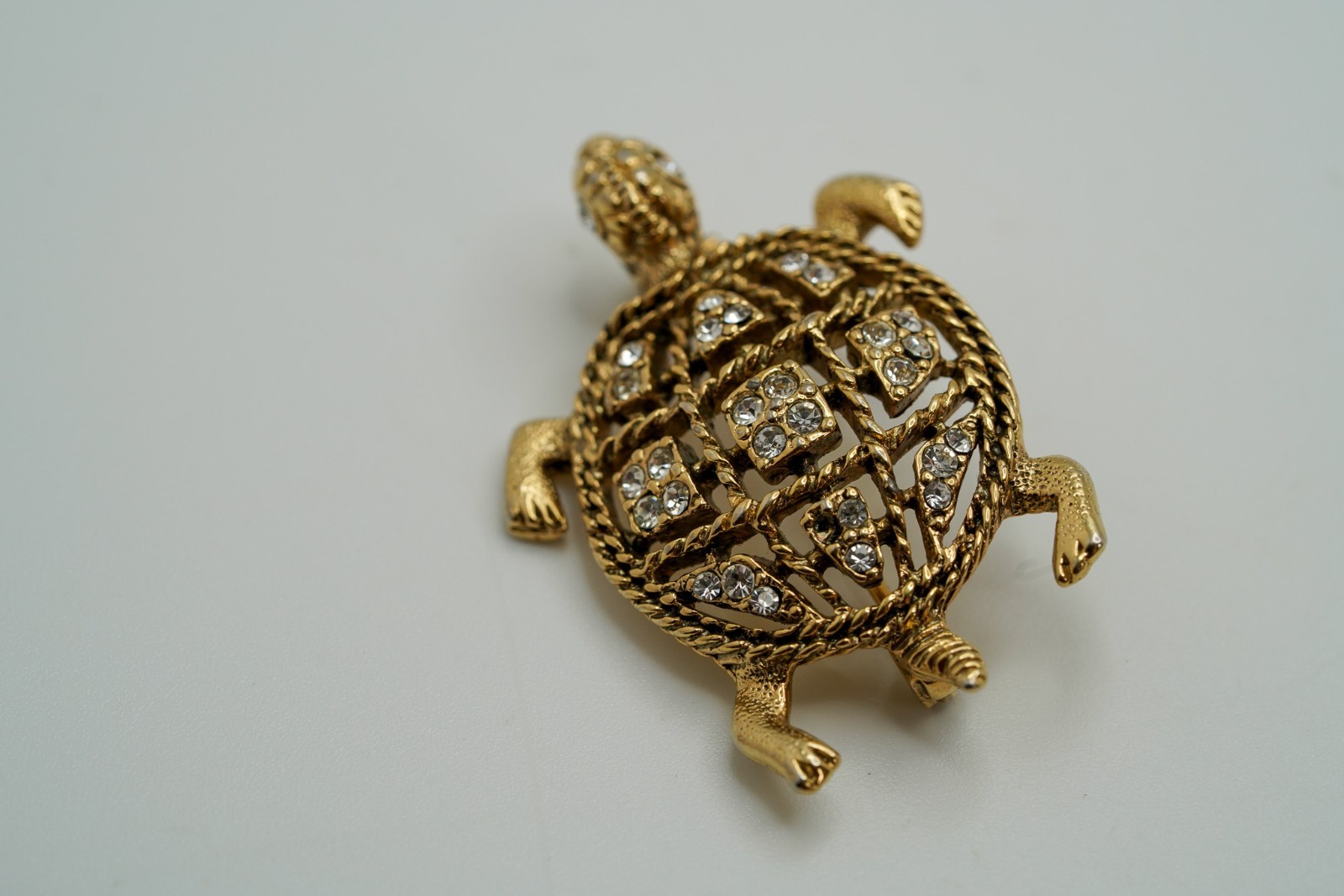 Vintage Gold Tone Rhinestone Turtle Brooch 4cm JB45