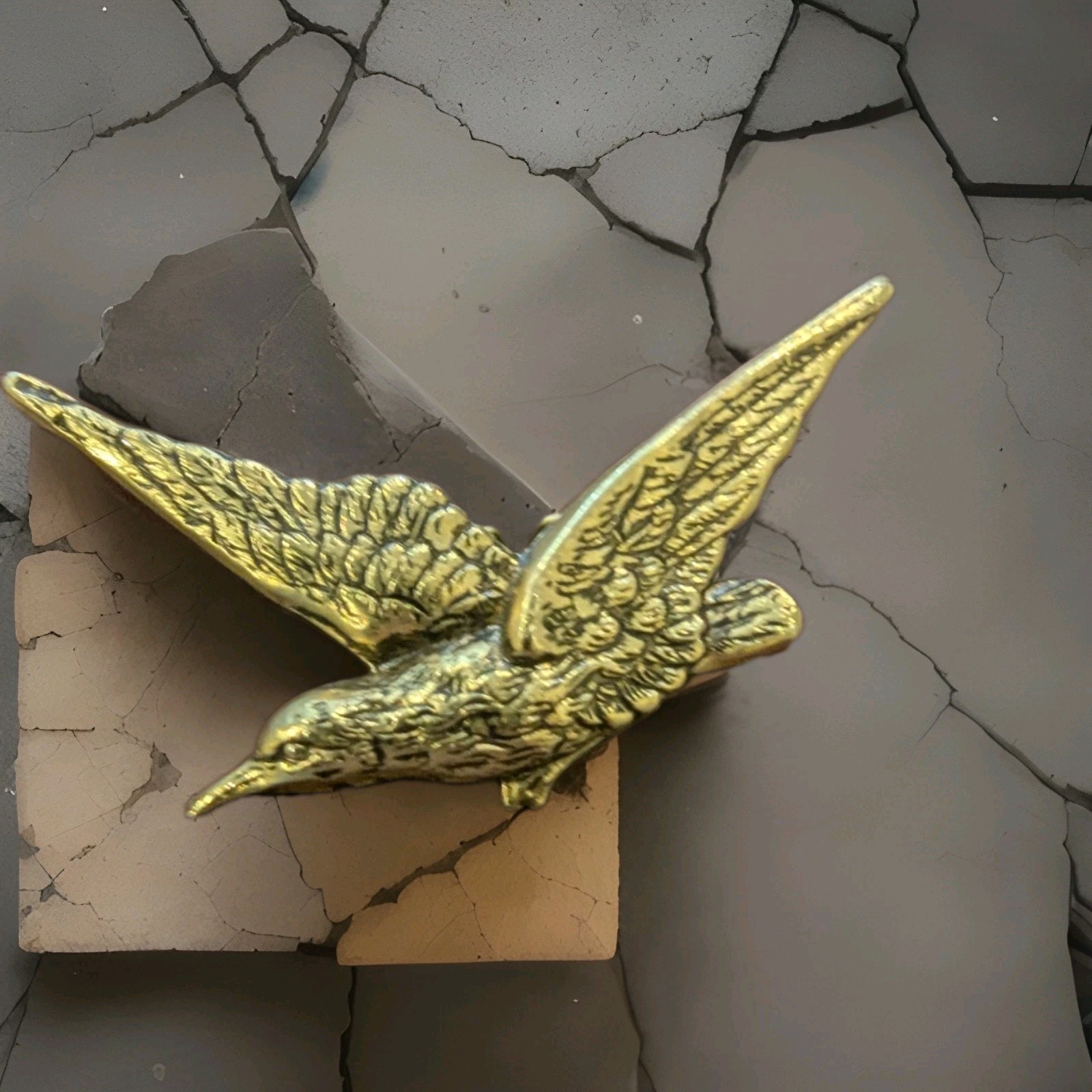 Vintage Gold Tone Flying Seagull Bird Brooch Pin Detailed Feathers Figural