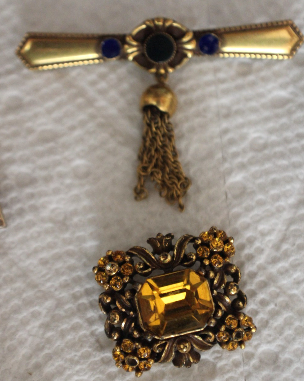 19 Antique/Vintage Different Styles Pin Brooches Lot