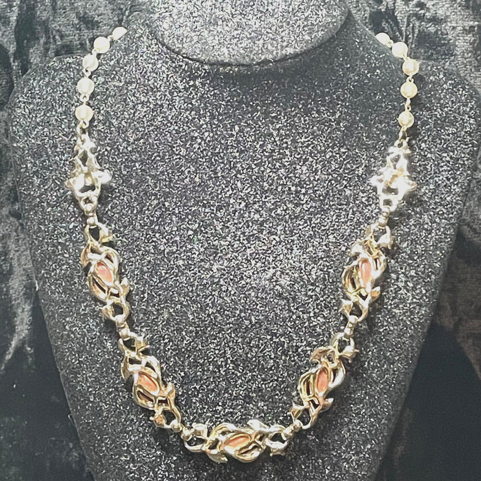 NECKLACE vintage pink faux gem faux pearl goldtone metal hook clasp unsigned